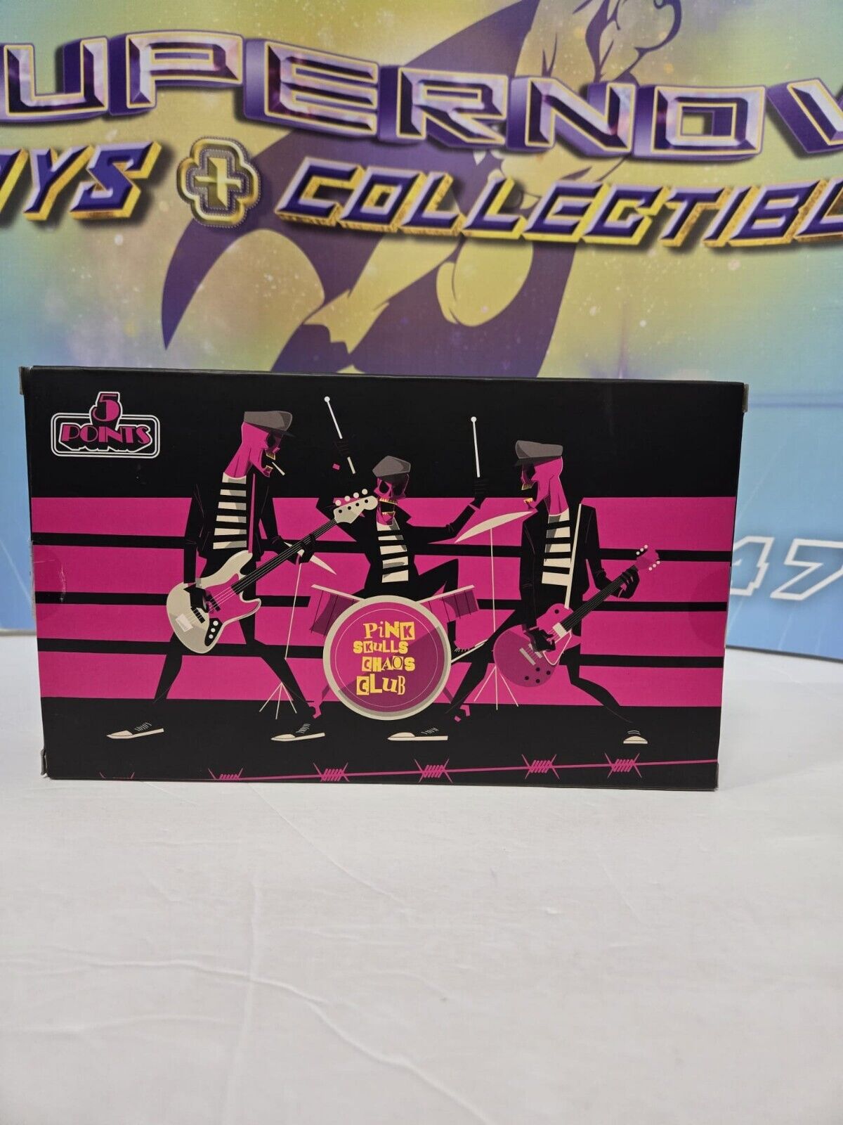 Mezco Exclusive 5 Points Pink Skulls Choas Club 2021
