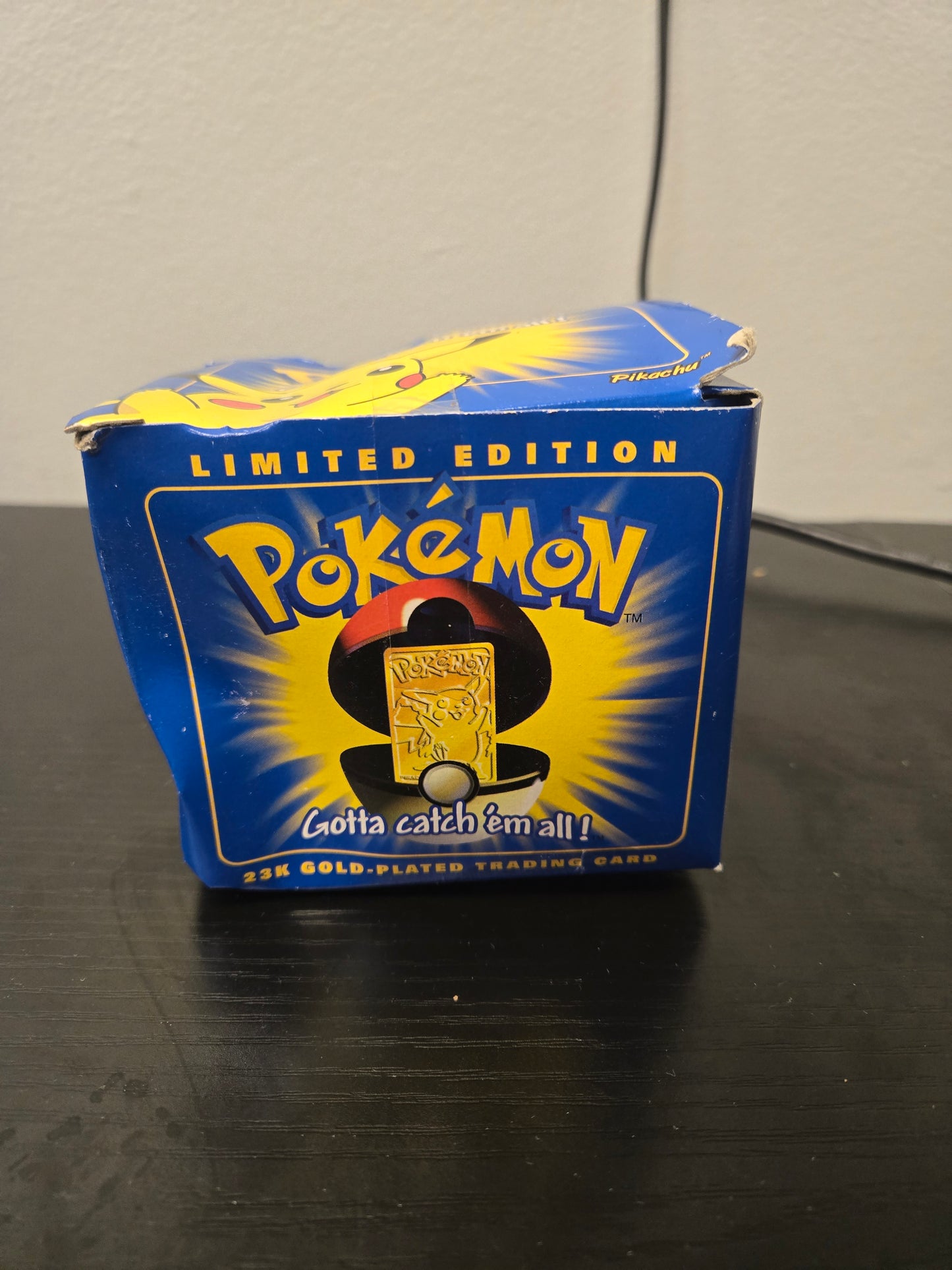 Pokemon Trading Card Vintage 1999 Burger King 23k Gold Plated Pikachu BLUE BOX