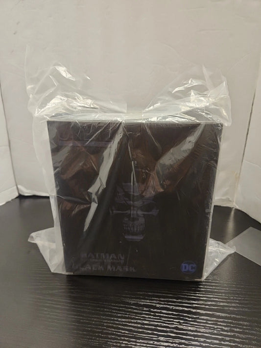 Mezco One 12 NYCC 1:12 Batman Sovereign Knight vs Black Mask Action Figure
